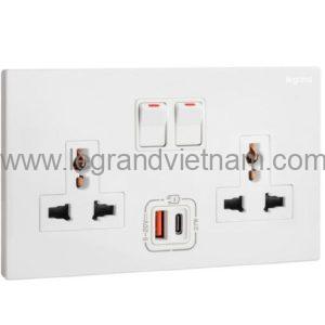 Ổ cắm đôi đa năng có USB 27W Legrand Galion 282337