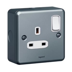 Ổ cắm DP có công tắc 13A Metalclad Synergy 733860