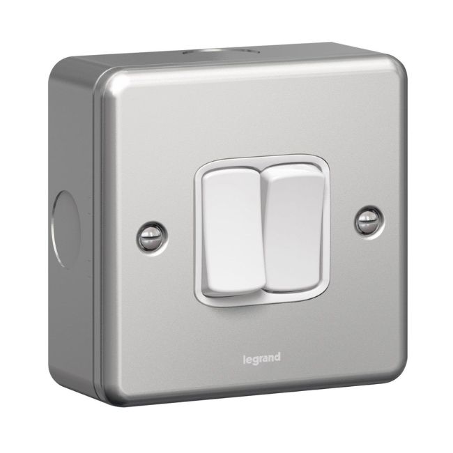 Công tắc đôi 1 chiều 10A Metalclad Synergy 733802 1 Công tắc đôi 1 chiều 10A Metalclad Synergy 733802