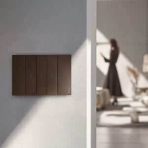 Công tắc nhấn nhả Living Now màu Bronze chất liệu kim loại